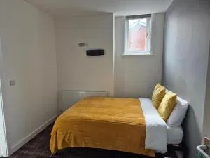 The Hyde House - En Suite Rooms - Mottram