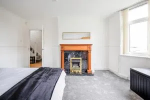 5-bedroom home in trendy Dibsbury area Manchester with parking - 奇德尔