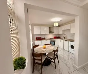 Cozy 3 bed house - Exhall