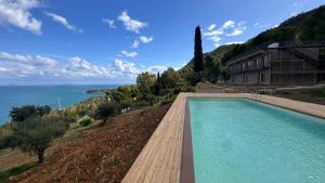 Pini, a Paradise Oasis