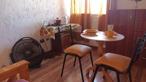 Mendoza-Espaciosa habitación con baño privado