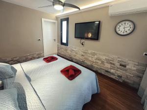 Stylish 2-Bedroom Apartment with AC & Pool