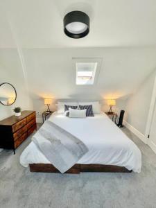 Downtown Portsmouth 2 Bedroom 2 King Beds