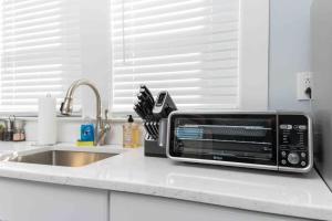 Downtown Portsmouth 2 Bedroom 2 King Beds