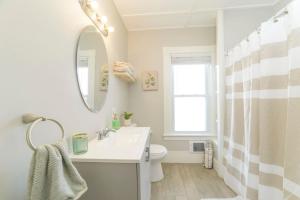 King Bed Downtown Suite Port City Stays