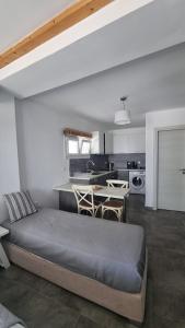 Barewakes Place 3 Cosy Apt perfect for romantic getaway by the sea
