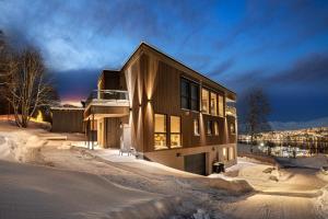 ARCTIC HOMES - The View