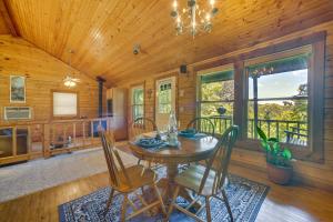 Studio with Mtn Views, 1 Mi to Thorncrown Chapel!