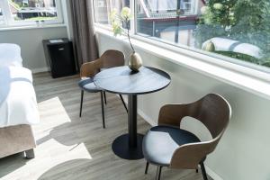 Spacious Suite w AC, City Center