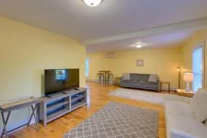 Walk to Sorrento Town Dock Pet-Friendly Apartment - Sorrento