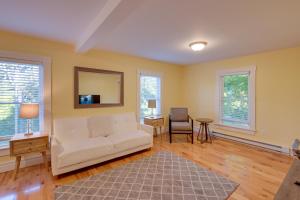 Walk to Sorrento Town Dock Pet-Friendly Apartment