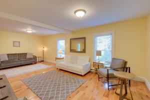 Walk to Sorrento Town Dock Pet-Friendly Apartment