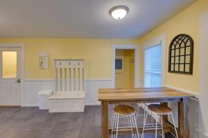 Walk to Sorrento Town Dock Pet-Friendly Apartment