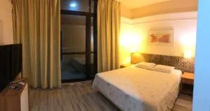 Apartamento com varanda e sala Tropical hotel - Iranduba