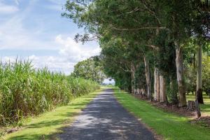 Clarence River Retreat - Oceanstays - Farmstay & Jetty