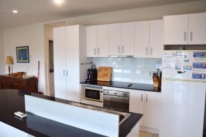 Watermark Apartment 2 - Bring your own linen.