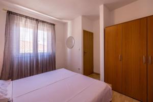 Family-friendly apartments with swimming pool Sevid, Trogir - 21163