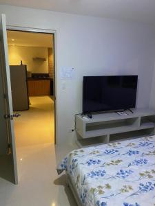 April Villa - Luxury 2 Bed, 2 Bath Apartment with Panoramic Ocean Views, Peaceful, Private Beach