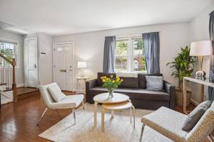 Spacious 3BR Arlington home close to shops