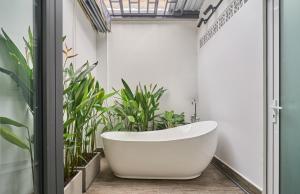 Green Riverside Hotel & Apartment