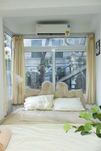 Heart of Hoan Kiem minimal elegant great window room