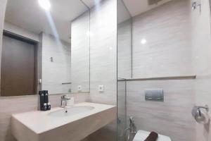 Best Homey and Modern Studio at Uttara The Icon Apartment By Travelio