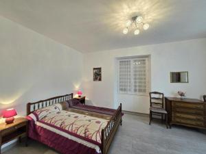 Maisons de vacances Maison renovee avec grand jardin, proche des Eyzies et sites touristiques du Perigord Noir - FR-1-616-37 : photos des chambres