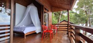 Treetop Guesthouse and Bungalows