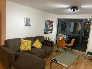 Spacious2Bed Central MCR Apt - 朗科恩
