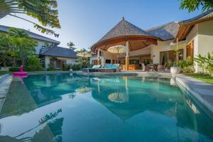 Villa Lea - 5BR luxury oasis in Seminyak with pool