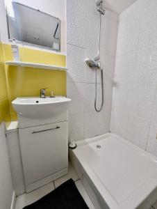 Appartements Studio Moderne - Centre & Equipe - Proche de Tout : photos des chambres