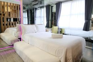 Spacious and Unique Studio with City View Apartment at Parahyangan Residence By Travelio