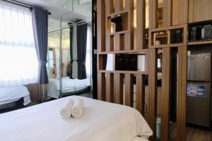 Spacious and Unique Studio with City View Apartment at Parahyangan Residence By Travelio