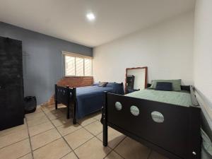 Casa contemporánea a pasos de galerías y averanda