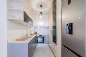 Modern Oasis With Terrace - Happy Rentals