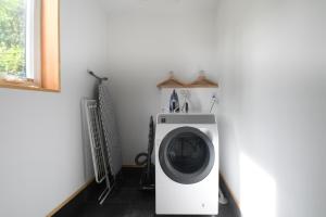 Iora - Newly built Japandi style luxury chalet