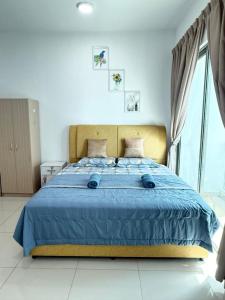 Cozy cybersqaure king bed neflix wifi free parkin pool view 1710