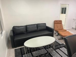 Modern and charming 1 bed first floor apartment - Ubytování bez kategorie ve městě La Mesa