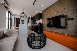 Tiny Villa Umalas - Stylish Modern 2BR near Canggu