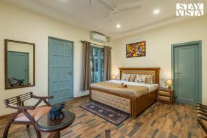 StayVista at Pinecrest Manor - Outdoor Jacuzzi