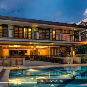 The Redwoods SM Fairview with Balcony - Aparthotels, Manila