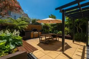 Luxurious Central City Living - Leithfield