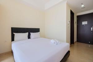 Great Deal and Comfy Studio at Menteng Park Apartment By Travelio