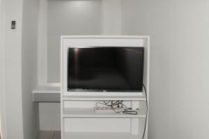 Best Choice Studio Room at Springlake Summarecon Bekasi Apartment By Travelio