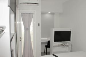 Best Choice Studio Room at Springlake Summarecon Bekasi Apartment By Travelio