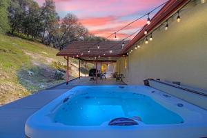 Villa near Yosemite & bass lake wHot TubEVcharge