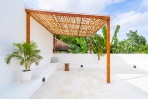 Tropical Chic Villa with Pool and Rooftop Canggu Area