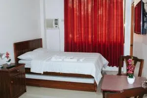 RedDoorz @ LS Suites Poblacion Culasi Antique - Jalandoni