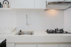 Cozy and Minimalist Studio at Serpong Greenview Apartment By Travelio