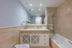 Aloha Royal Marbella, 2BR Wonderful apartament in Nueva Andalucia